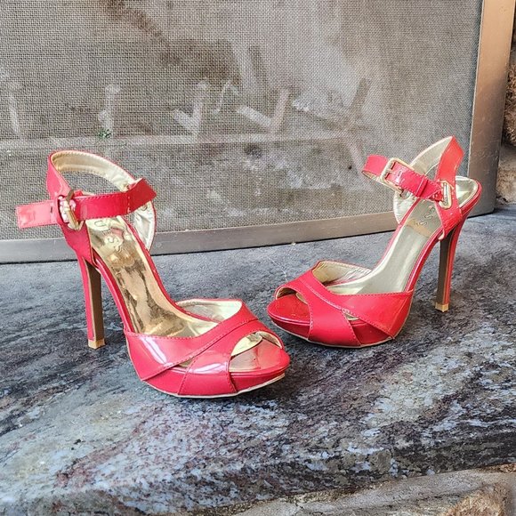 Guess Red Glossy Patent Leather Spike Peep Toe Heels Size 6M - Picture 4 of 16